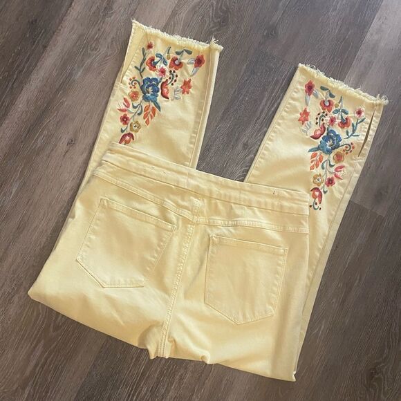 Audrey Mid Ruse Straight Capris by Tribal Jeans Sz 6 embroidered Leg - Picture 4 of 5